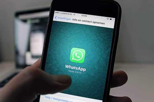 Comprobar el estado de WhatsApp desde un Smartphone.
