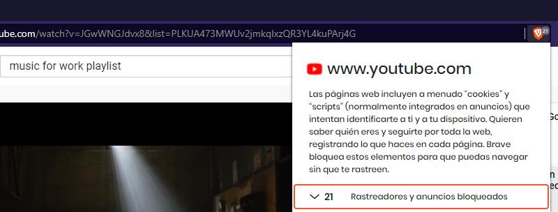 Vídeo de YouTube en Brave, en donde el navegador muestra que una cantidad de rastreadores fueron bloqueados.