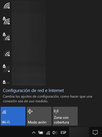 Portátil con Windows 10 mostrando una lista de todas las redes de Wifi cercanas a dicho portátil.