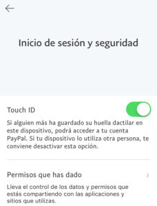 Ventana “Inicio de sesión y seguridad” de la app de PayPal, en donde se muestra que la opción para iniciar sesión con tu huella digital está activada.