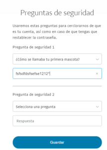 Formulario “Preguntas de seguridad” de PayPal, el cual muestra una de las preguntas de seguridad y una respuesta con caracteres aleatorios a dicha pregunta.