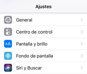 Opción “Siri y Buscar” de la app de Ajustes de un iPhone.