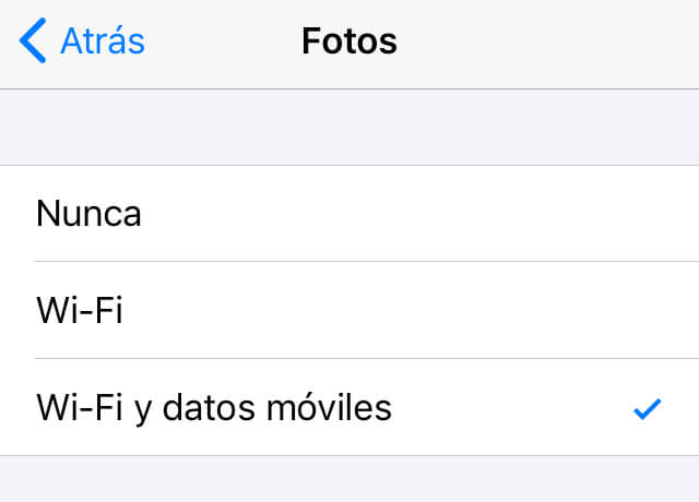 Opción “Wi-Fi y datos móviles” del apartado “Fotos” de la configuración de almacenamiento de datos de WhatsApp.