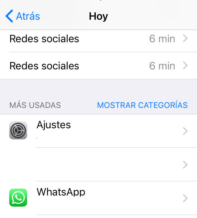 Menú de “iPhone de (nombre de usuario)” mostrando los apartados “MÁS USADAS” y “MOSTRAR CATEGORÍAS”, y el icono de WhatsApp.