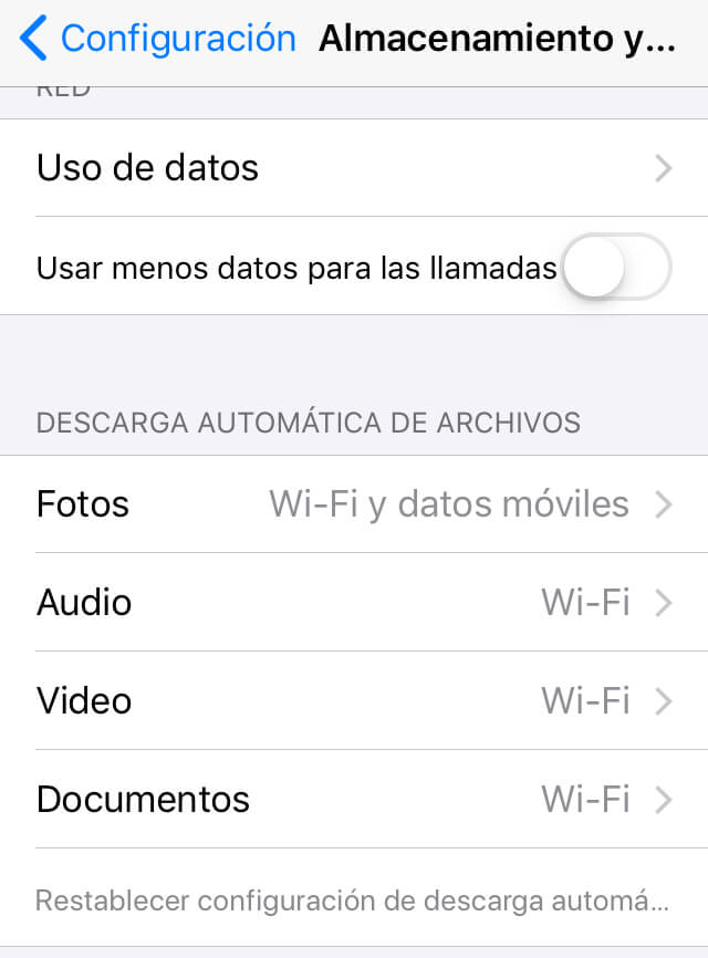 Apartado “DESCARGA AUTOMÁTICA DE ARCHIVOS” de la opción “Almacenamiento y datos” de WhatsApp.