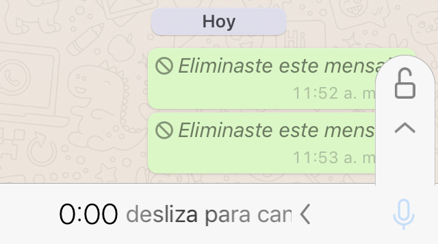 Chat de WhatsApp mostrando el icono en forma de candado, el cual está por encima del botón del micrófono del teclado virtual de un móvil.