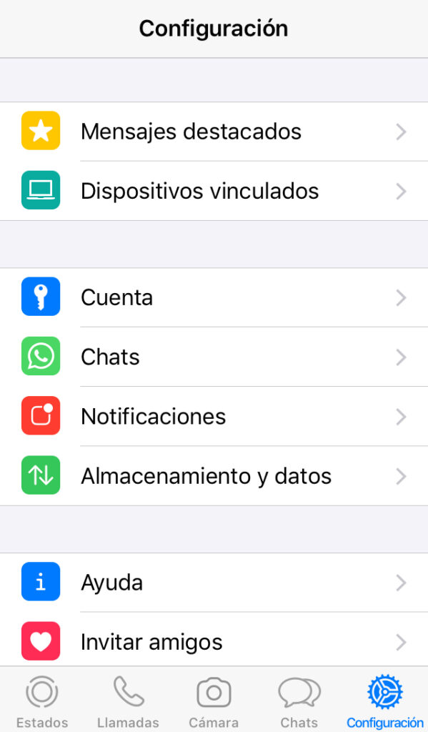 Pestaña “Configuración” y la opción “Cuenta” del menú de configuración de WhatsApp. 