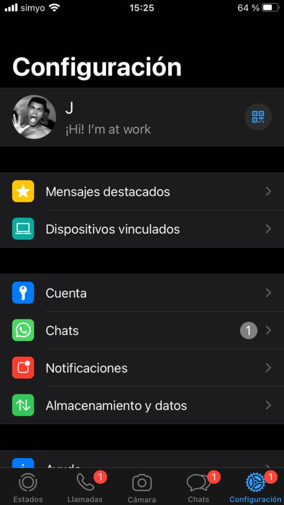 Menú de la pestaña “Configuración” de WhatsApp mostrando el icono del código QR.