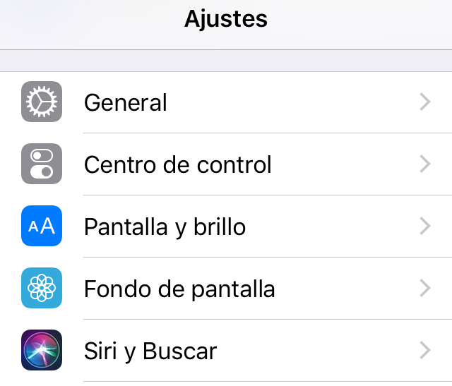 Opción “Siri y Buscar” de la app de Ajustes de un iPhone.