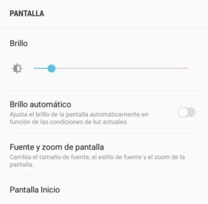 Menú de ajustes del brillo de un Android mostrando la barra para ajustar el brillo del dispositivo, y en donde se observa que el brillo automático está desactivado.