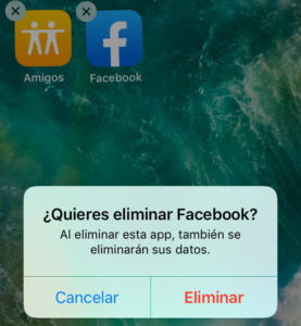 Pantalla de un iPhone mostrando la app de Facebook y un modal preguntándole al usuario si desea eliminar Facebook. 
