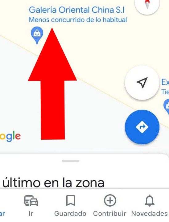Mapa de Google Maps mostrando un mensaje que dice “Menos concurrido de lo habitual”, el cual se encuentra debajo del nombre de un local.