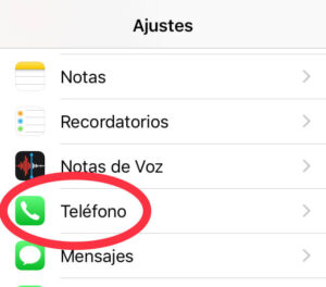 App de ajustes de un iPhone mostrando la opción “Teléfono”.