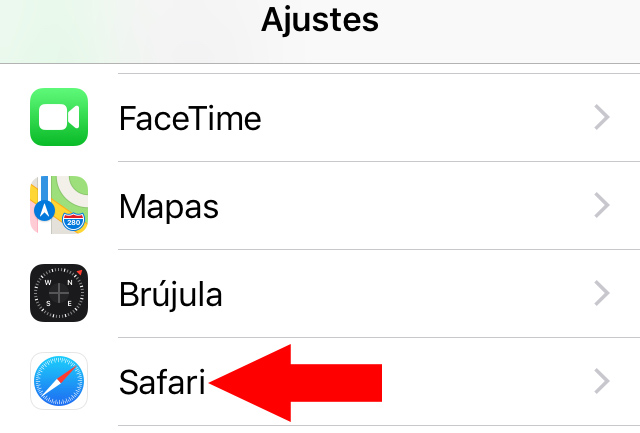 Menú de la app de Ajustes de un iPhone mostrando el apartado “Safari”.