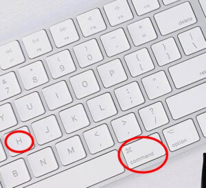 Teclas “Command” y “H” de un teclado de una Mac. 