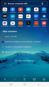 UC Browser con una imagen de fondo distinta a la que tenía por defecto.