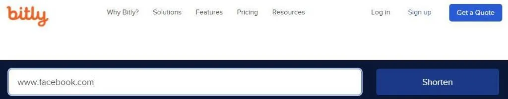 Sitio web de Bitly, en donde se ha escrito la dirección de Facebook en la casilla en donde debes insertar la dirección a acortar. Se puede observar el botón “Shorten”. 
