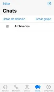 Lista de chats de WhatsApp mostrando el apartado “Archivados”, y en donde se observa que se ha ocultado el chat de Facebook Business. 