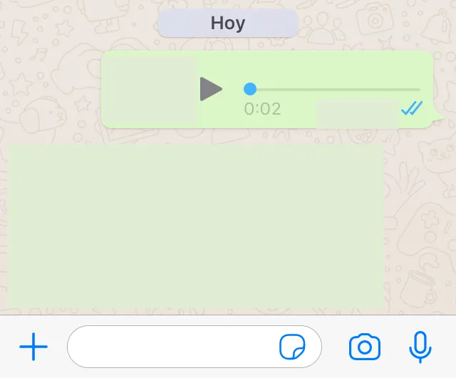 Nota de voz con dos marcas de verificación azules en un chat de WhatsApp. 