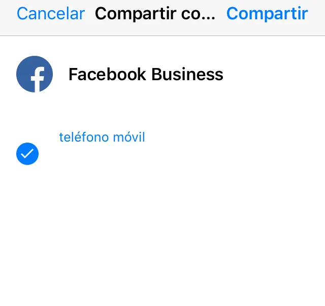 Ventana del asistente para compartir una tarjeta de contacto de WhatsApp mostrando la opción “Compartir”.