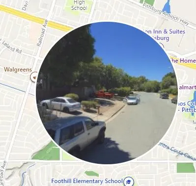 Mapa de Bing Maps mostrando un círculo que contiene una foto satelital de una calle. 