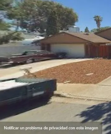 Foto satelital de Bing Maps mostrando la opción “Notificar un problema de privacidad con esta imagen”. 