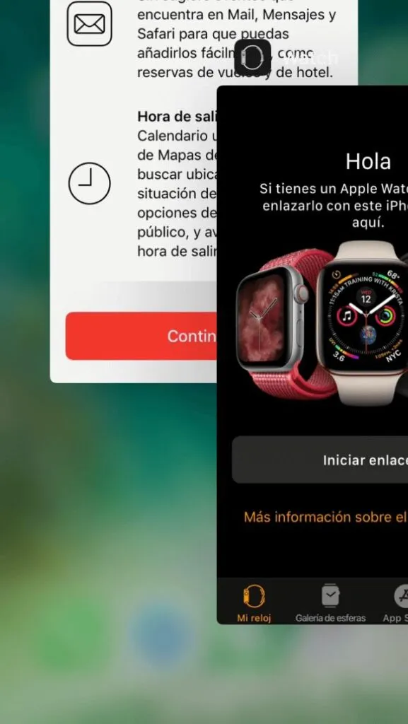 Usuario cerrando una app de la lista de apps abiertas de un iPhone, el cual se logra deslizando la app hacia arriba.