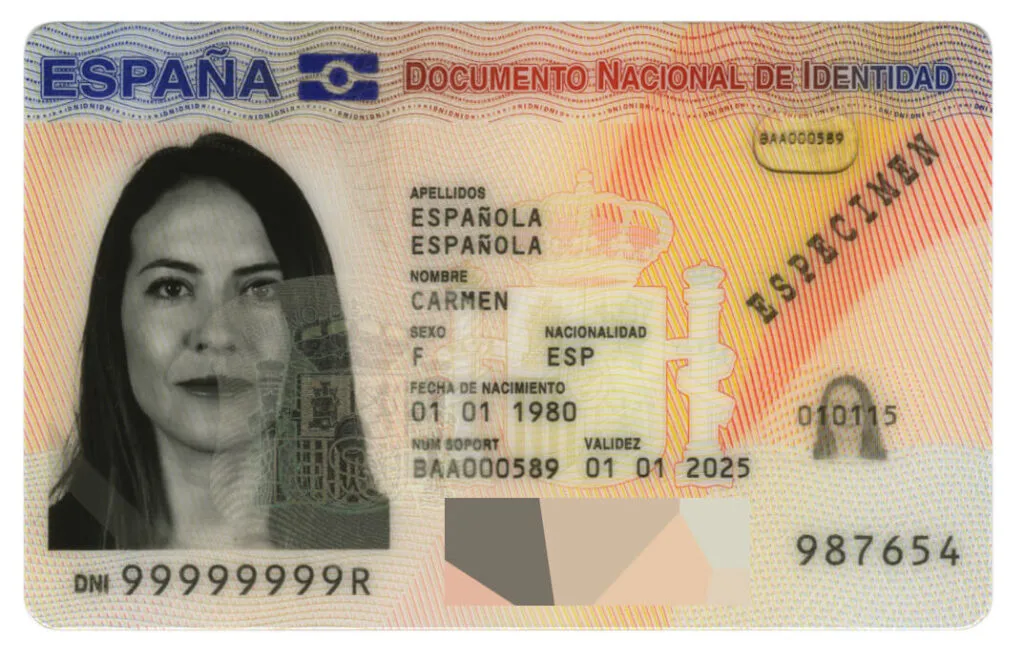 DNI genérico cuya firma está censurada.