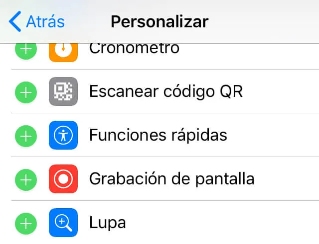 Opción “Grabación de pantalla” del menú de la opción “Personalizar controles” de la app de ajustes de un iPhone.