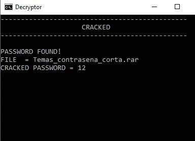Archivo bat con el crack para recuperar contraseñas en el CMD mostrando que la contraseña de un archivo RAR es “12”.