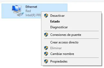 Menú que aparece al hacerle clic derecho al icono del adaptador de red de un PC, en donde se observan las opciones “Desactivar” y “Propiedades”.