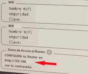 Pegatina de un router mostrando una dirección IP bajo un apartado que dice “Datos de Acceso al Router”.