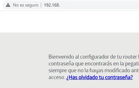 Navegador de Chrome mostrando una URL que empieza por “192.168” y la página de configuración de un router.