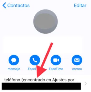 App de “Teléfono” de un iPhone mostrando el número de teléfono de su dueño.