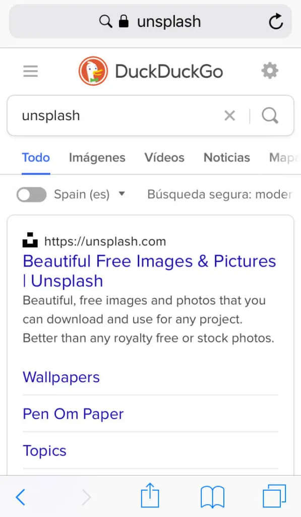 App de Safari en un iPhone mostrando una búsqueda realizada en DuckDuckGo.