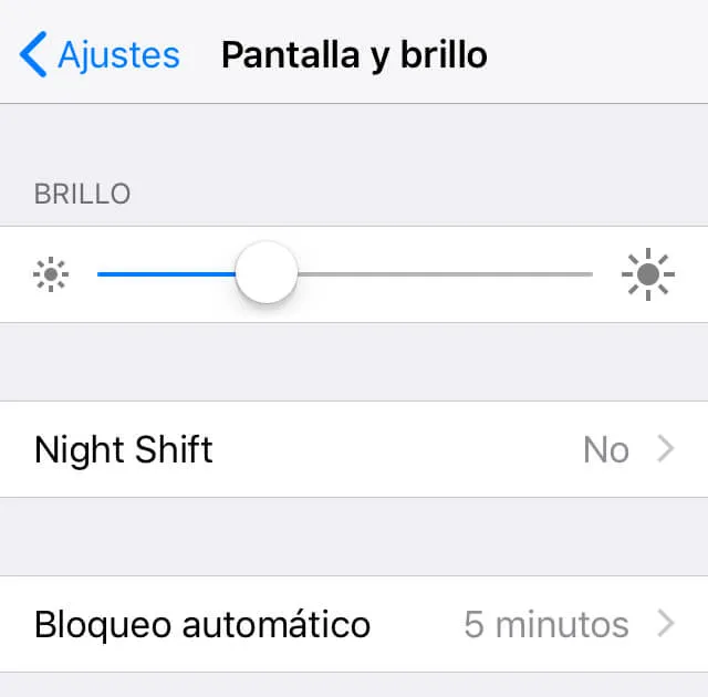 Menú de ajustes de brillo de un iPhone.