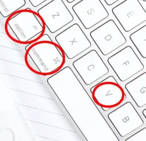 Teclas “Command”, “Option”, y “V” de una Mac.