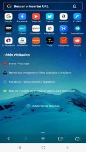 UC Browser con una imagen de fondo distinta a la que tenía por defecto.