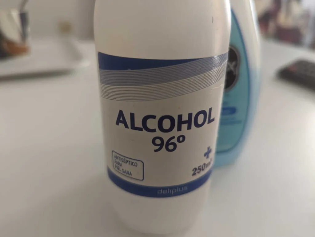 No usar alcohol etílico en tu pantalla